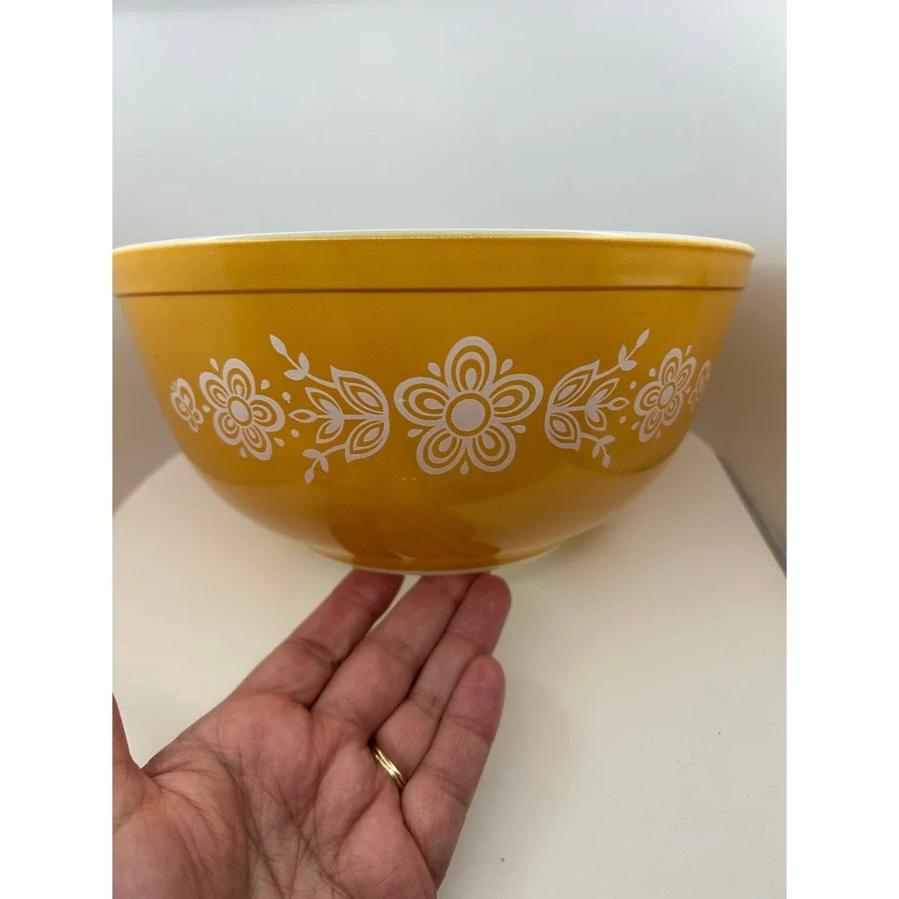 Pyrex vintage mixing